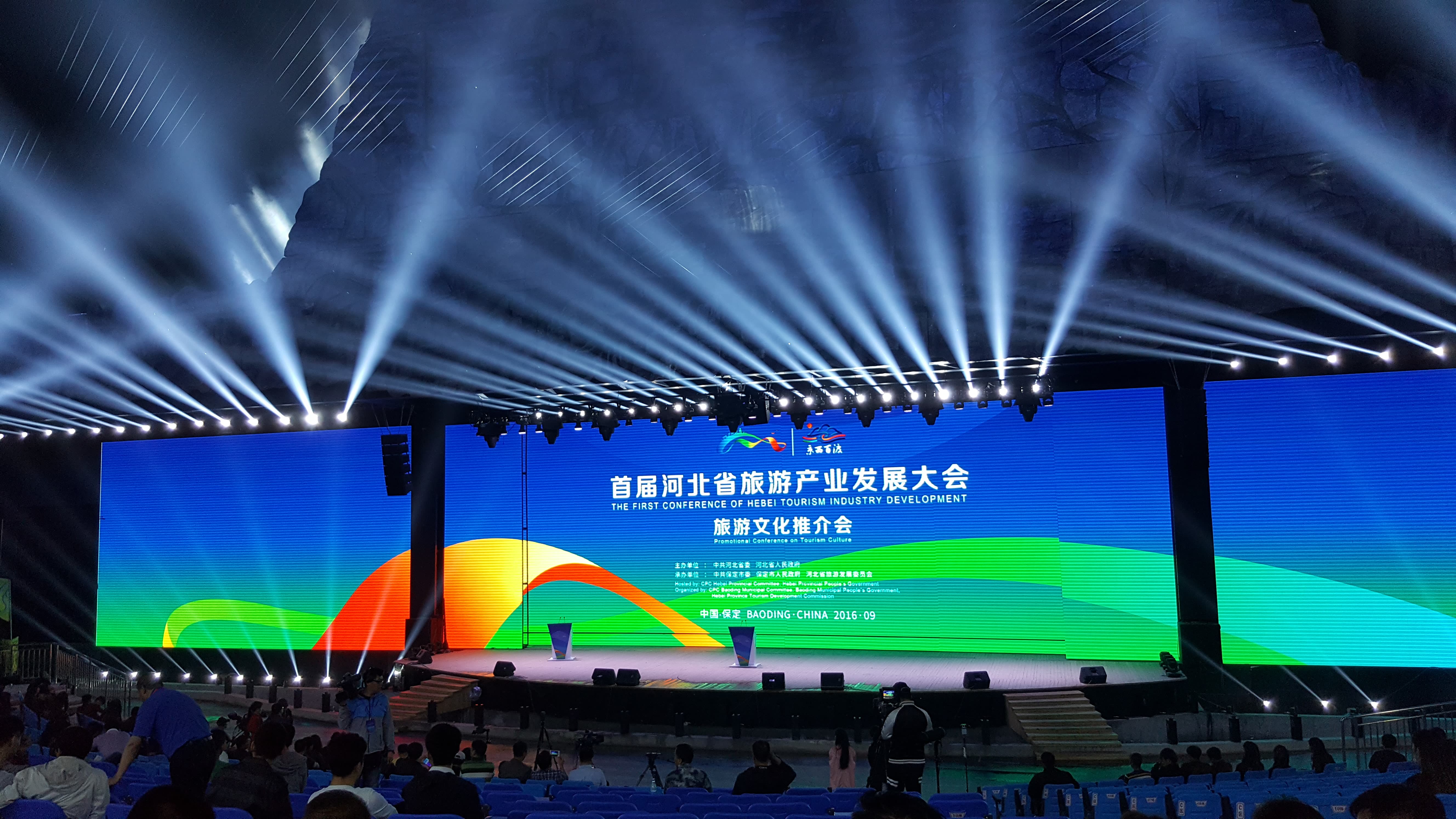 對開移動(dòng)翻轉(zhuǎn)LED屏