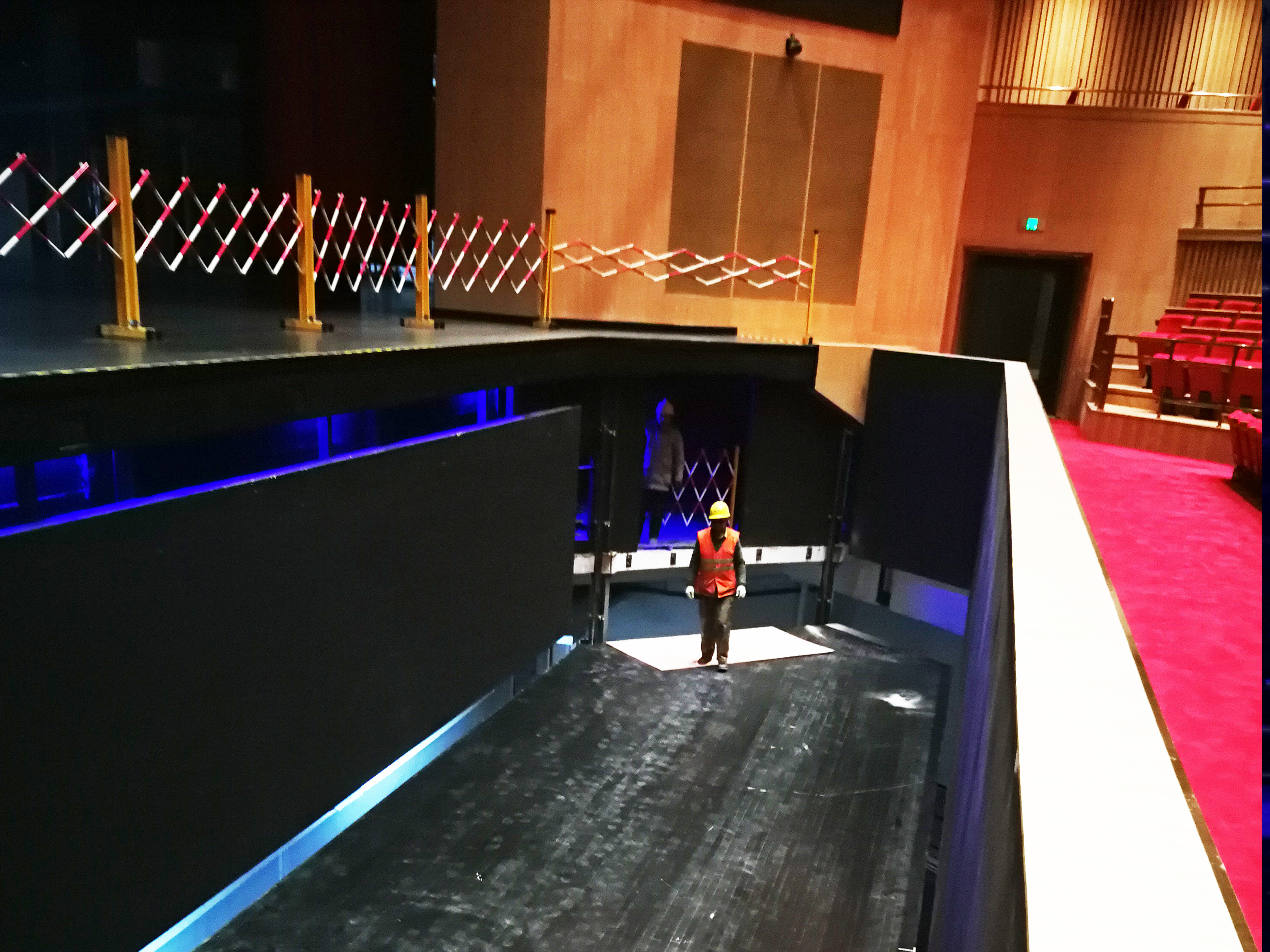 樂池升降臺(tái)